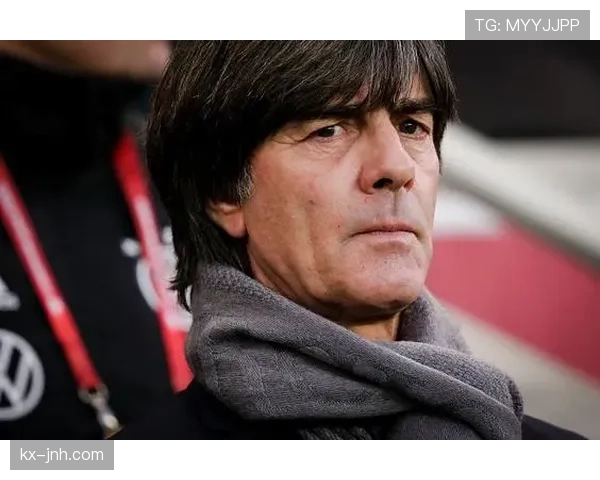 勒夫的攻势足球体系：控球主导与边路进攻的战术逻辑